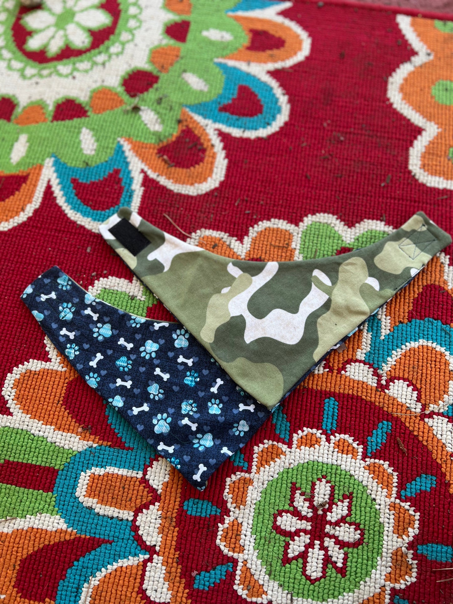 Paw print & Camo velcro dog bandana